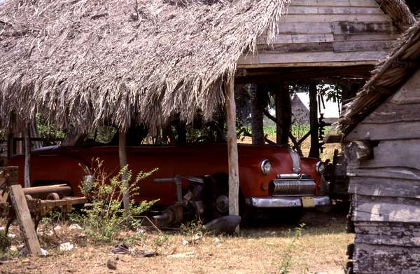 photo of West Cuba, American oldtimer in the Cuban countryside