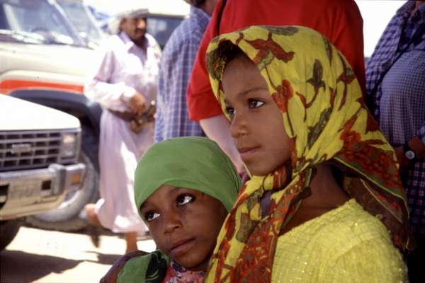 photo of Yemen, Yemeni girls along the way to Wadi Hadhramawt