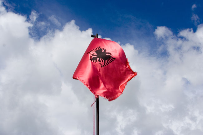 Photo Albanian flag of Albania with clouds