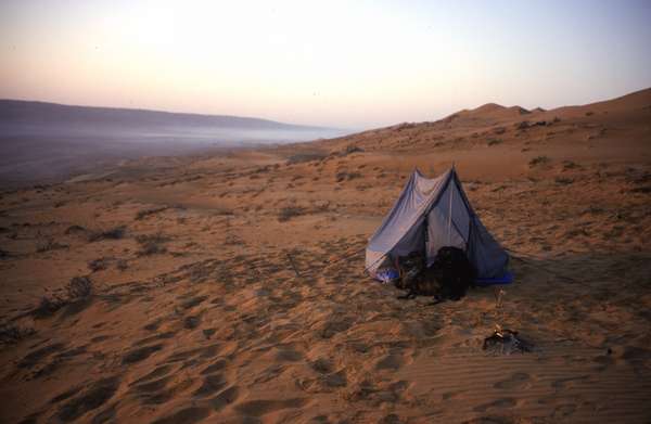 photo of Oman reizen toerisme mijn tent in een zandduin van de wahiba sands woestijn
